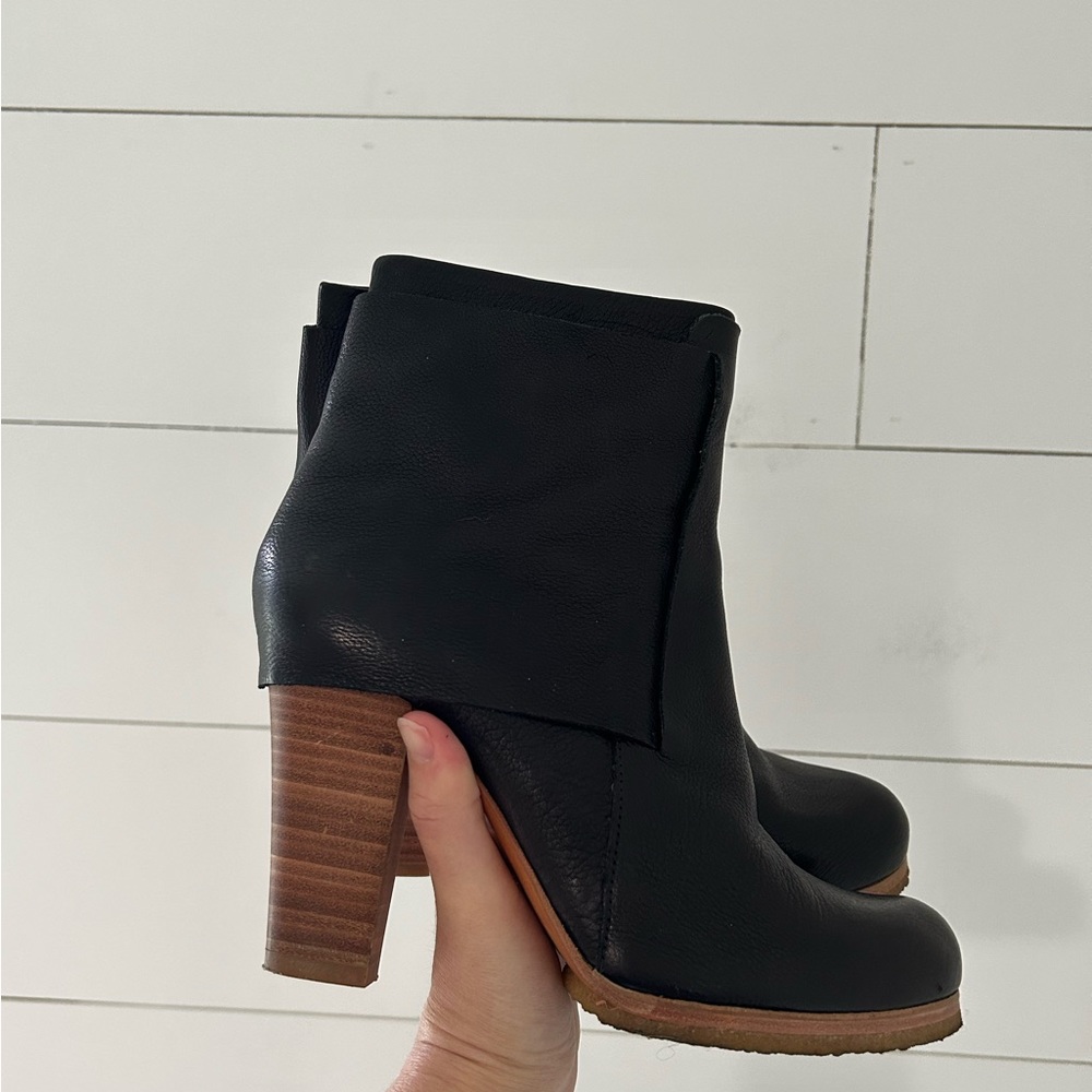 Coclico Black Leather Wood Heel